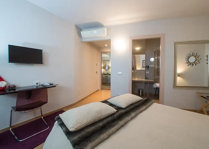 Bed & Breakfast Residenza Ca' Degli Enzi 4*