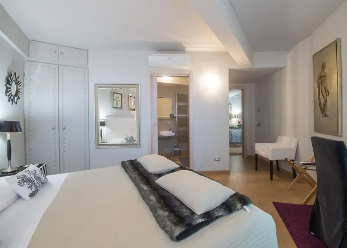 Residenza Ca' Degli Enzi Bed & Breakfast 4*
