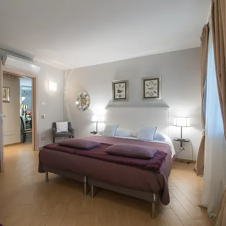 Bed and Breakfast Residenza Ca' Degli Enzi 3*